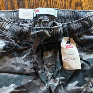 Levis boys camo pants slim fit. Medium
